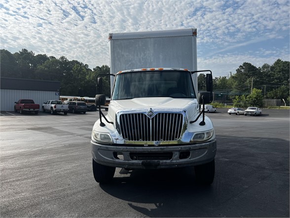 2004 INTERNATIONAL DURASTAR 4300 - image 2 of 6
