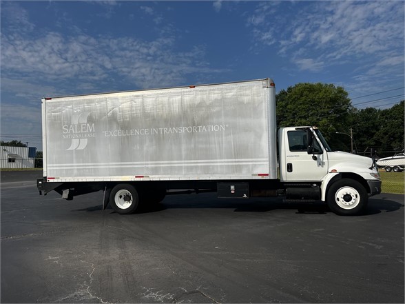 2004 INTERNATIONAL DURASTAR 4300 - image 5 of 6