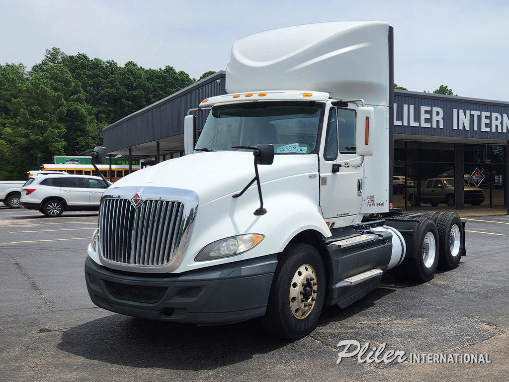 2017 INTERNATIONAL PROSTAR | HN189308 - image 1 of 6
