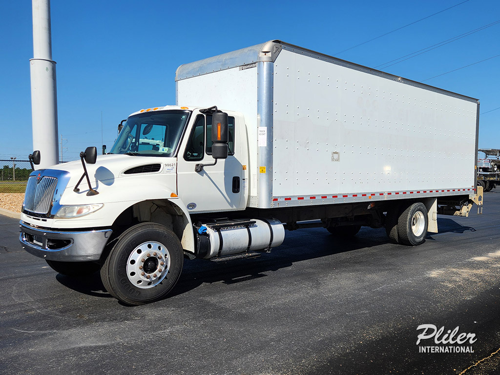 2018 INTERNATIONAL DURASTAR 4300 | JH647384 - image 1 of 6