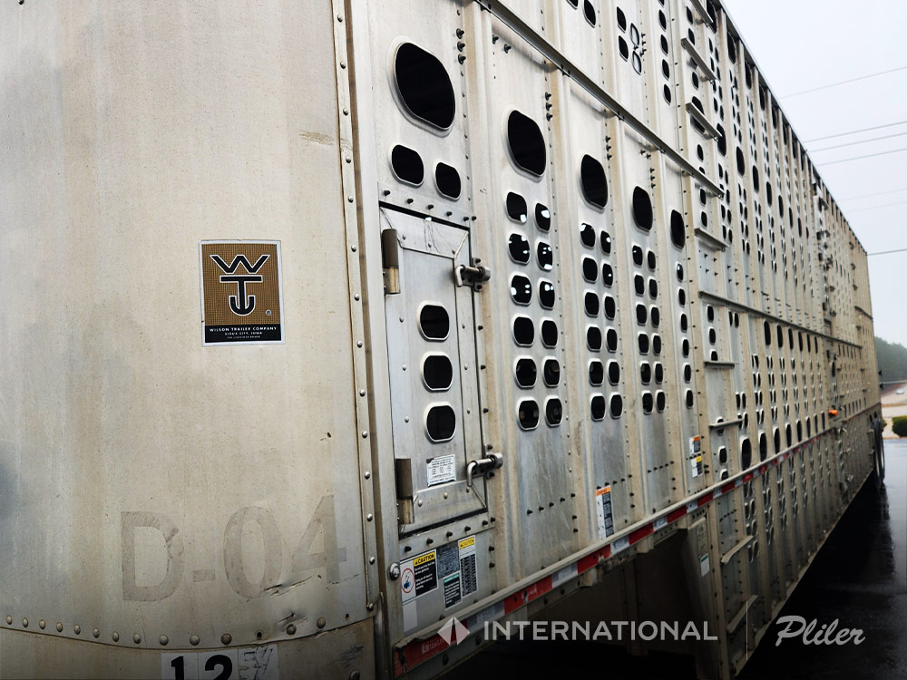 2015 WILSON LIVESTOCK TRAILER | F5546119 - image 4 of 6