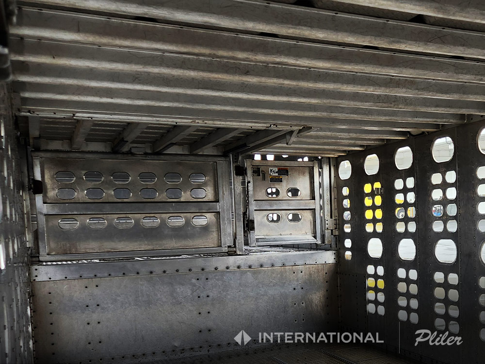 2015 WILSON LIVESTOCK TRAILER | F5546119 - image 6 of 6
