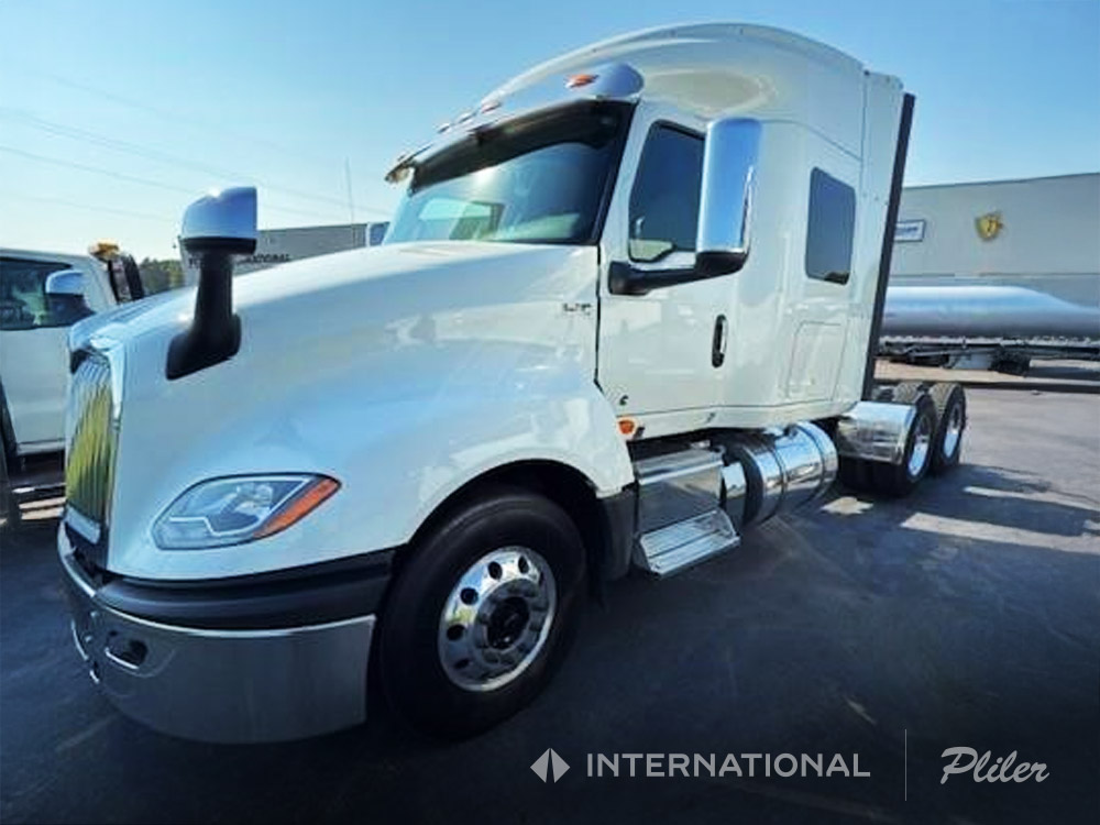 2019 INTERNATIONAL LT Sleeper | KN23242 - image 1 of 6