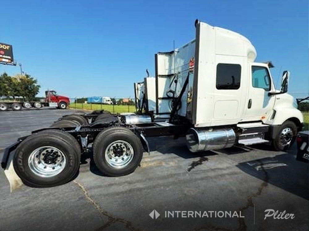 2019 INTERNATIONAL LT Sleeper | KN23242 - image 2 of 6