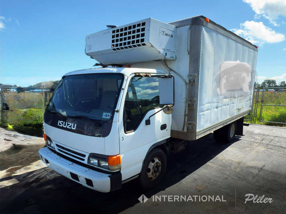 2002 ISUZU NPR HD - Reefer Box Truck | 27003197 - image 1 of 6