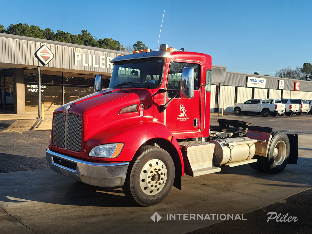 2013 KENWORTH T370 - DAY CAB (RED) | DM340123 2013 KENWORTH T370 - DAY CAB (RED) | DM340123 - image 1 of 6