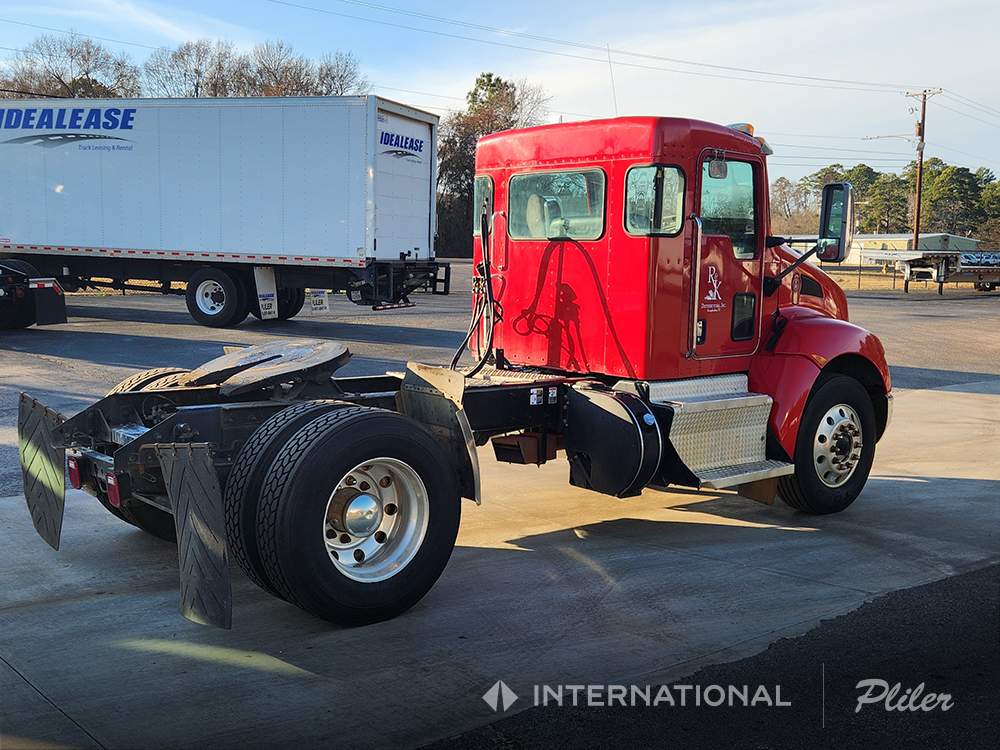 2013 KENWORTH T370 - DAY CAB (RED) | DM340123 2013 KENWORTH T370 - DAY CAB (RED) | DM340123 - image 5 of 6