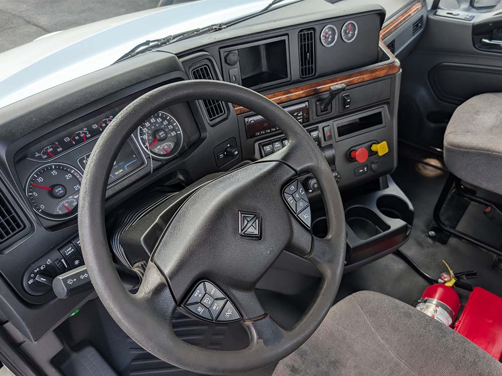 2019 INTERNATIONAL LT (KN527641)_0009_PXL_20260609_154218396 2019 INTERNATIONAL LT (KN527641)_0009_PXL_20260609_154218396