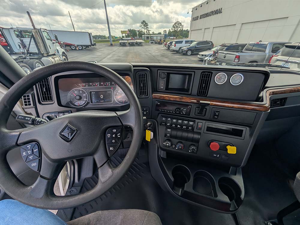 2019 INTERNATIONAL LT (KN527641)_0010_PXL_20260609_154243764 2019 INTERNATIONAL LT (KN527641)_0010_PXL_20260609_154243764