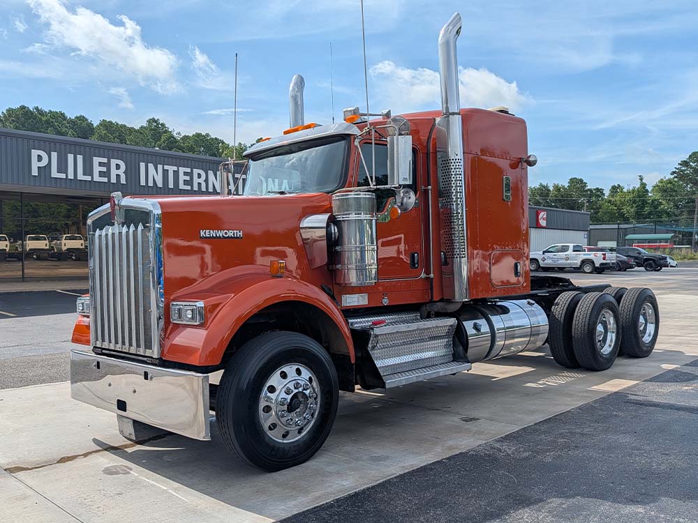 2019 KENWORTH W900 Sleeper Truck | KJ946690 2019 KENWORTH W900 Sleeper Truck | KJ946690 - image 1 of 6