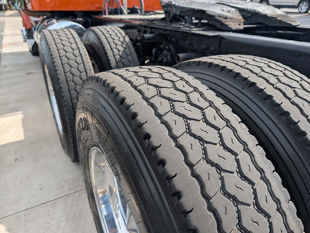 2019 KENWORTH W900 (KJ946690)_0009_PXL_20260626_144512755 2019 KENWORTH W900 (KJ946690)_0009_PXL_20260626_144512755