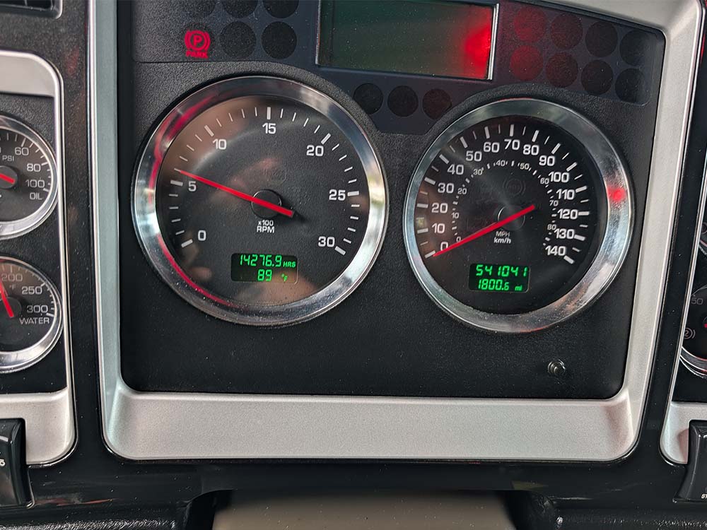 2019 KENWORTH W900 (KJ946690)_0015_PXL_20260626_144747368.NIGHT 2019 KENWORTH W900 (KJ946690)_0015_PXL_20260626_144747368.NIGHT