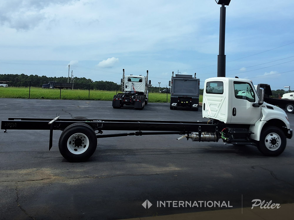 2027 INTERNATIONAL MV Cab & Chassis | VS639939 2027 INTERNATIONAL MV Cab & Chassis | VS639939 - image 4 of 6